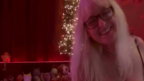 Monika    online show from 01-01-25, 12:43