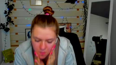 Monika online show from 04-25-26, 07:00
