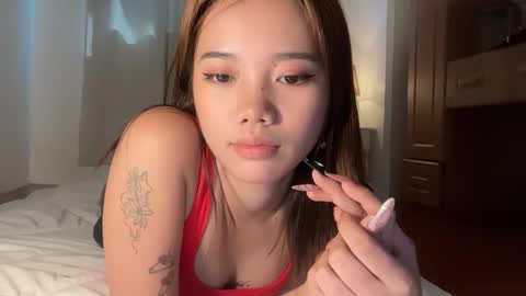 Snapshot of monikaisay chatting on 01-19-26, 05:22 isay online show from 01-19-26, 05:22