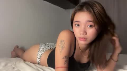 Snapshot of monikaisay chatting on 02-11-26, 02:00 isay online show from 02-11-26, 02:00