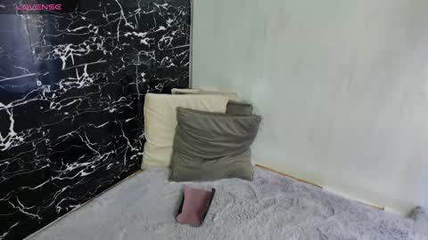 Snapshot of monique_a chatting on 01-14-25, 09:35 Ask me online show from 01-14-25, 09:35