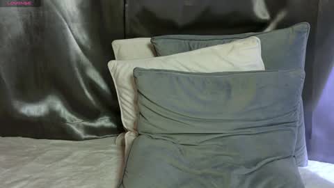 Snapshot of monique_a chatting on 02-01-25, 04:00 Ask me online show from 02-01-25, 04:00