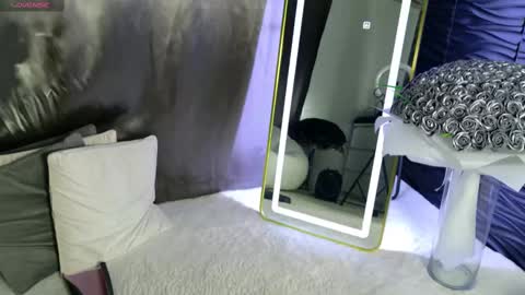 Snapshot of monique_a chatting on 03-05-25, 06:33 Ask me online show from 03-05-25, 06:33