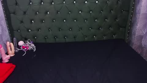 Snapshot of moniquehick chatting on 12-29-24, 12:09 Monica online show from 12-29-24, 12:09