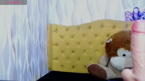 Snapshot of moniquehick chatting on 02-27-25, 04:10 Monica online show from 02-27-25, 04:10