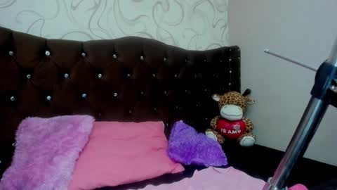 Snapshot of moniquehick chatting on 10-13-25, 03:45 Monica online show from 10-13-25, 03:45