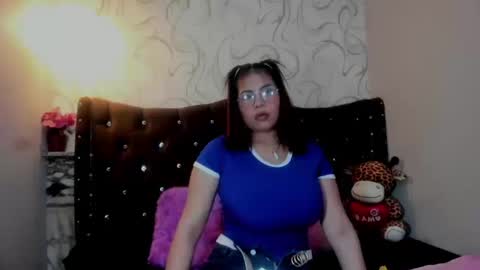 Snapshot of moniquehick chatting on 10-15-25, 03:23 Monica online show from 10-15-25, 03:23