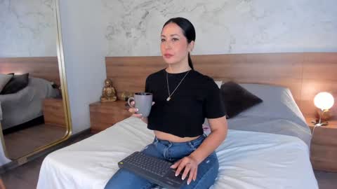 Snapshot of moniquemilff chatting on 12-07-24, 03:52 Monique  online show from 12-07-24, 03:52