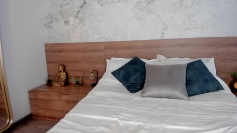 Snapshot of moniquemilff chatting on 01-29-25, 07:11 Monique  online show from 01-29-25, 07:11