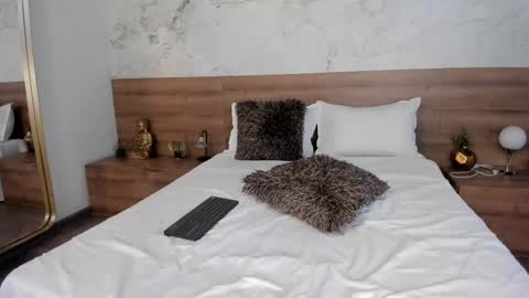 Snapshot of moniquemilff chatting on 02-10-25, 08:31 Monique  online show from 02-10-25, 08:31