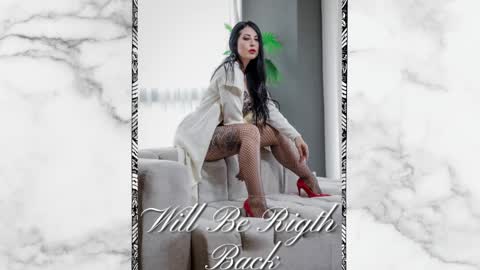 Snapshot of moniquemilff chatting on 02-19-25, 08:10 Monique  online show from 02-19-25, 08:10