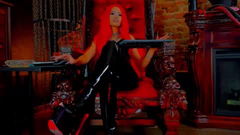 Snapshot of moniqueresse chatting on 10-18-25, 12:17 Monique C online show from 10-18-25, 12:17