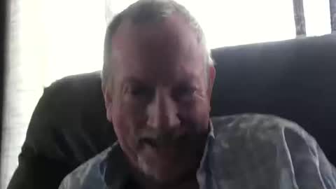 Snapshot of monkeedance chatting on 10-19-25, 06:41 Monkee Dance online show from 10-19-25, 06:41