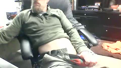 Snapshot of monkeypants0 chatting on 11-13-25, 04:17 monkeypants0 online show from 11-13-25, 04:17