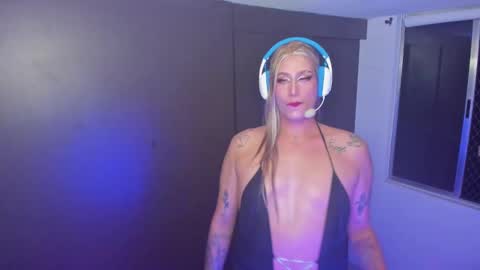 Snapshot of monojuan06 chatting on 01-10-25, 01:32 veronika ind online show from 01-10-25, 01:32