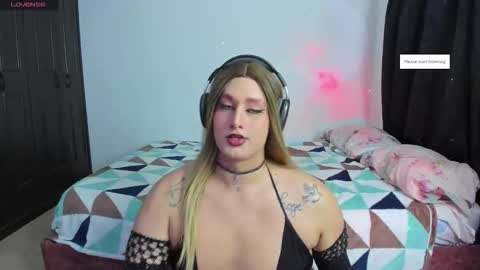 Snapshot of monojuan06 chatting on 11-13-25, 12:15 veronika ind online show from 11-13-25, 12:15