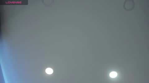 Snapshot of monserrat_girl chatting on 11-25-25, 02:06 online show from 11-25-25, 02:06