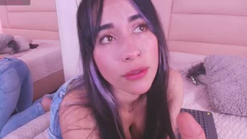 Snapshot of monserrat_towers chatting on 12-16-25, 02:00 Adriana online show from 12-16-25, 02:00