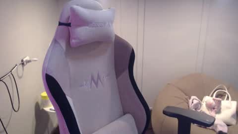 Snapshot of monstercockselfsuck chatting on 02-18-25, 12:28 ELYSE A SIMPLE GIRL online show from 02-18-25, 12:28