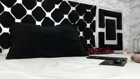 Snapshot of monsterhole91 chatting on 02-18-25, 01:32 Linda Darling online show from 02-18-25, 01:32