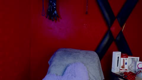 Monttserratt online show from 12-19-24, 10:42