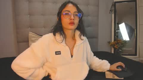 Elizabeth  online show from 11-24-25, 07:13