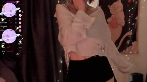 Snapshot of moon__girl chatting on 02-23-26, 07:44 Roxy online show from 02-23-26, 07:44