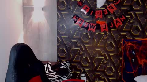 Snapshot of moon_and_fire_ chatting on 10-30-25, 06:26 moon_and_fire_ online show from 10-30-25, 06:26