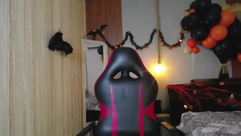 Snapshot of moon_and_fire_ chatting on 10-31-25, 03:07 moon_and_fire_ online show from 10-31-25, 03:07