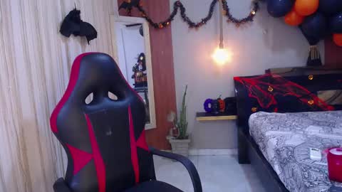 Snapshot of moon_and_fire_ chatting on 11-03-25, 05:20 moon_and_fire_ online show from 11-03-25, 05:20