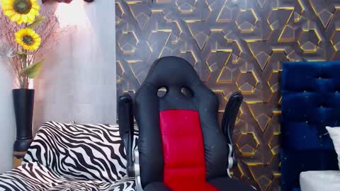 Snapshot of moon_and_fire_ chatting on 11-06-25, 05:19 moon_and_fire_ online show from 11-06-25, 05:19