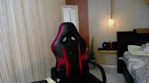 Snapshot of moon_and_fire_ chatting on 11-09-25, 02:48 moon_and_fire_ online show from 11-09-25, 02:48