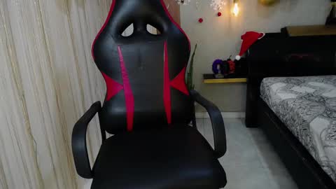 Snapshot of moon_and_fire_ chatting on 11-10-25, 03:22 moon_and_fire_ online show from 11-10-25, 03:22