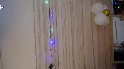 Snapshot of moon_and_fire_ chatting on 11-11-25, 04:07 moon_and_fire_ online show from 11-11-25, 04:07