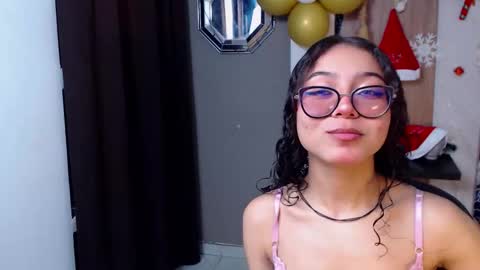 Snapshot of moon_and_fire_ chatting on 11-15-25, 05:27 moon_and_fire_ online show from 11-15-25, 05:27