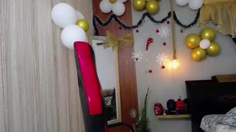 Snapshot of moon_and_fire_ chatting on 11-16-25, 03:23 moon_and_fire_ online show from 11-16-25, 03:23