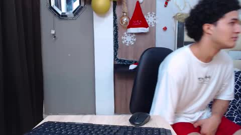 Snapshot of moon_and_fire_ chatting on 11-21-25, 02:54 moon_and_fire_ online show from 11-21-25, 02:54