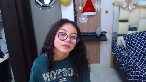 Snapshot of moon_and_fire_ chatting on 11-24-25, 04:34 moon_and_fire_ online show from 11-24-25, 04:34