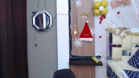 Snapshot of moon_and_fire_ chatting on 12-05-25, 05:05 moon_and_fire_ online show from 12-05-25, 05:05