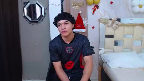 Snapshot of moon_and_fire_ chatting on 12-14-25, 03:01 moon_and_fire_ online show from 12-14-25, 03:01