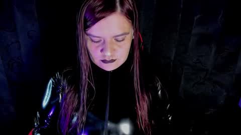 Snapshot of moon_dark520 chatting on 12-21-25, 04:52 Lilith online show from 12-21-25, 04:52