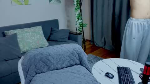 Felix and Maddy online show from 11-22-25, 01:21