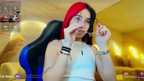 Snapshot of moon_red_r chatting on 05-31-26, 01:07 Moon online show from 05-31-26, 01:07