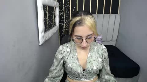 MOON SHUT online show from 03-12-26, 12:11