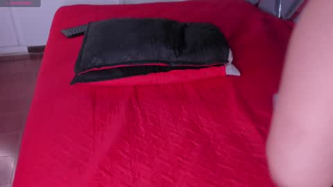 Snapshot of moon_swt_ chatting on 01-21-25, 09:46 Luna  online show from 01-21-25, 09:46