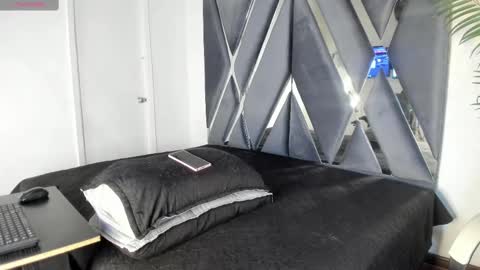 Snapshot of moon_swt_ chatting on 09-28-25, 02:22 Luna  online show from 09-28-25, 02:22