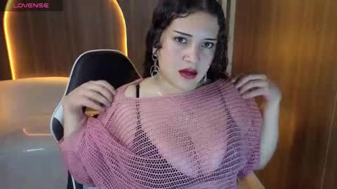 Snapshot of moon_tx chatting on 10-14-25, 01:01 Online 800 to 1400 online show from 10-14-25, 01:01