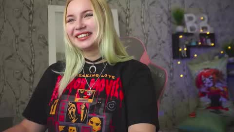 Emilia online show from 02-03-26, 06:11