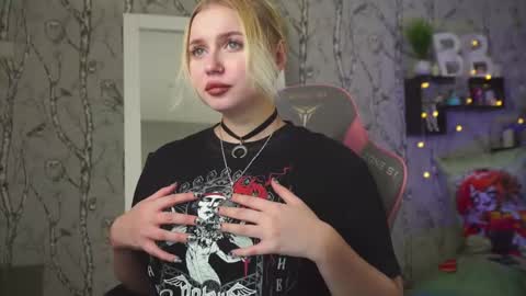 Emilia online show from 02-06-26, 06:07