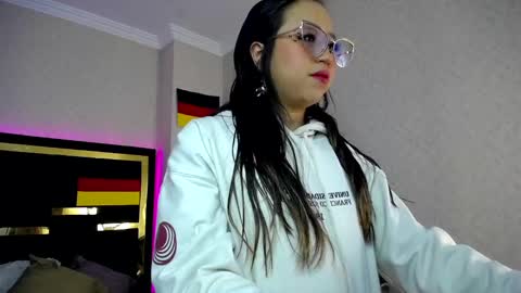 Snapshot of moon_water__ chatting on 10-03-25, 12:02 Moon Water online show from 10-03-25, 12:02